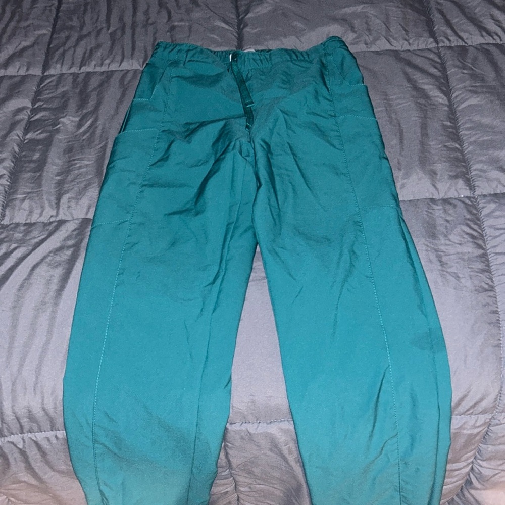 WONDER WINK FLARE SCRUBS